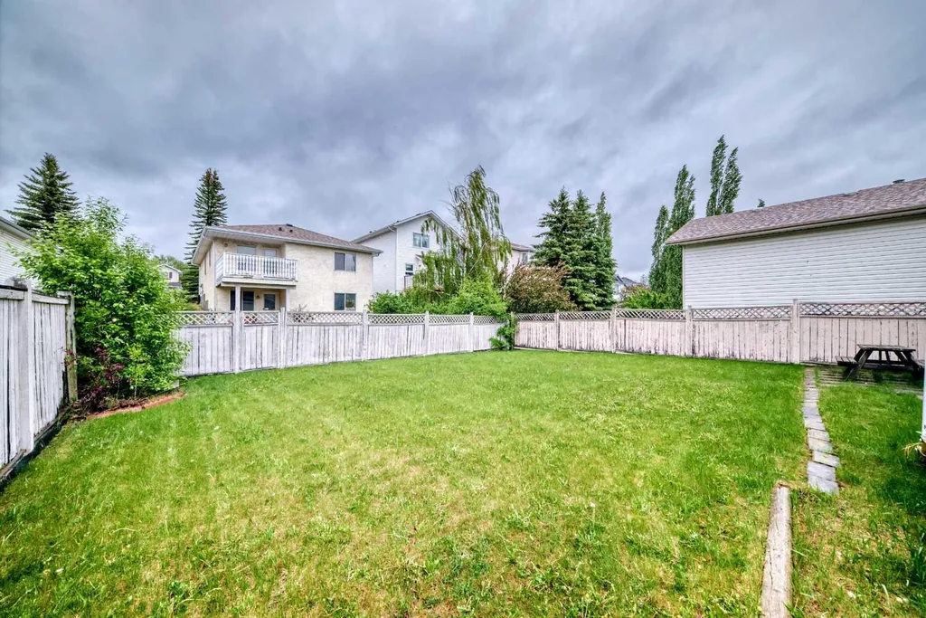 83 Hawkmount Green NW Calgary AB T3G 3T9