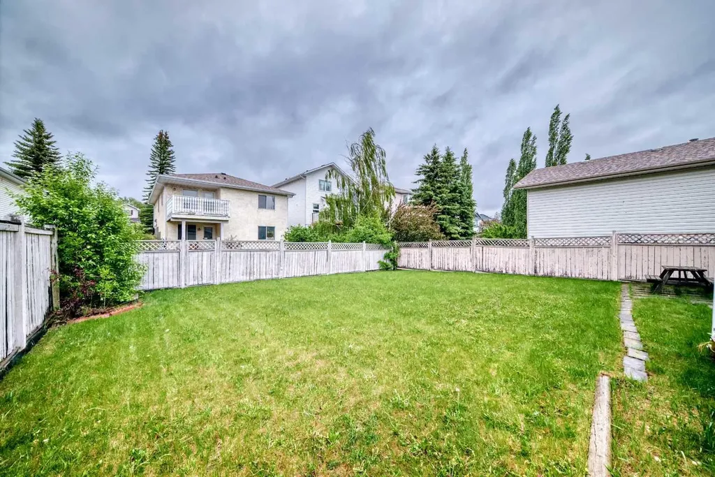 83 Hawkmount Green NW Calgary AB T3G 3T9