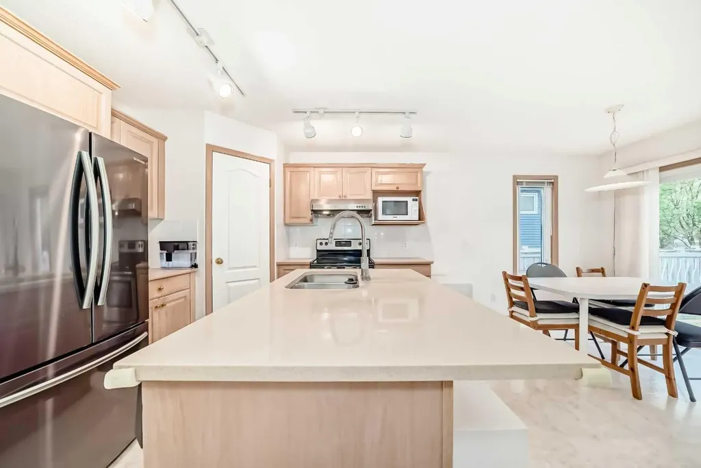 83 Hawkmount Green NW Calgary AB T3G 3T9