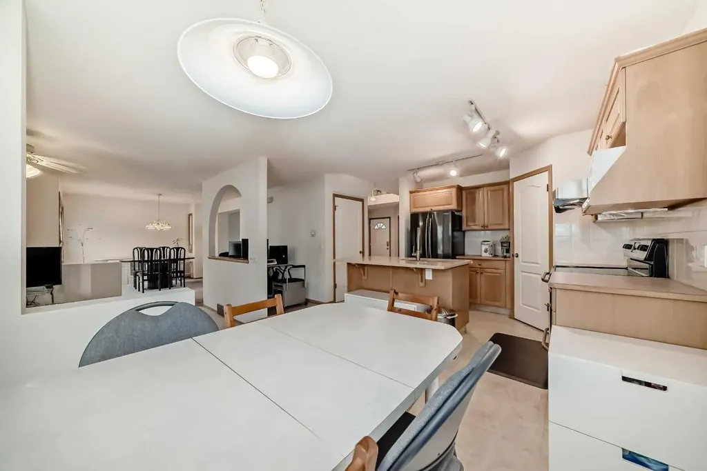 83 Hawkmount Green NW Calgary AB T3G 3T9