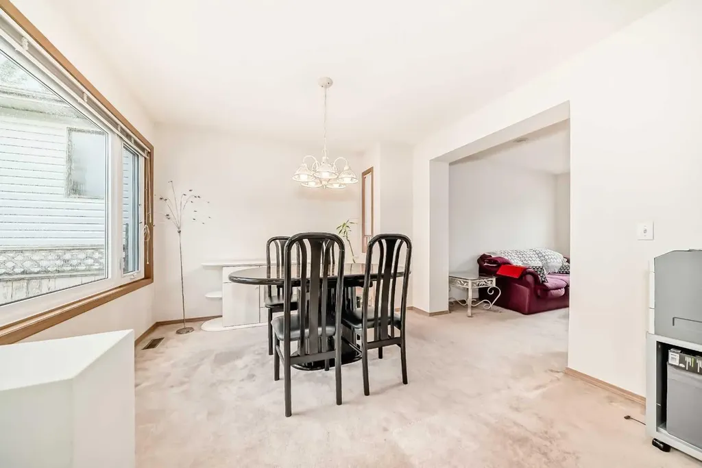 83 Hawkmount Green NW Calgary AB T3G 3T9