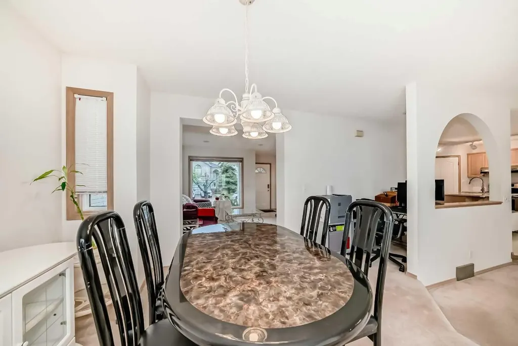 83 Hawkmount Green NW Calgary AB T3G 3T9