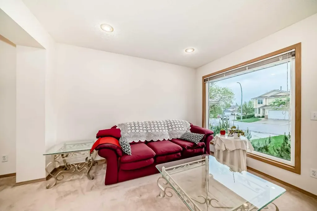 83 Hawkmount Green NW Calgary AB T3G 3T9