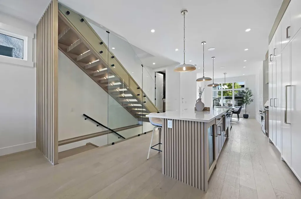 2708 18 Street NW Calgary AB T2M 3T8