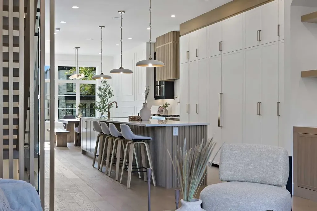 2708 18 Street NW Calgary AB T2M 3T8