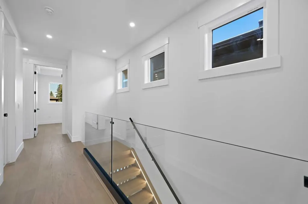2708 18 Street NW Calgary AB T2M 3T8