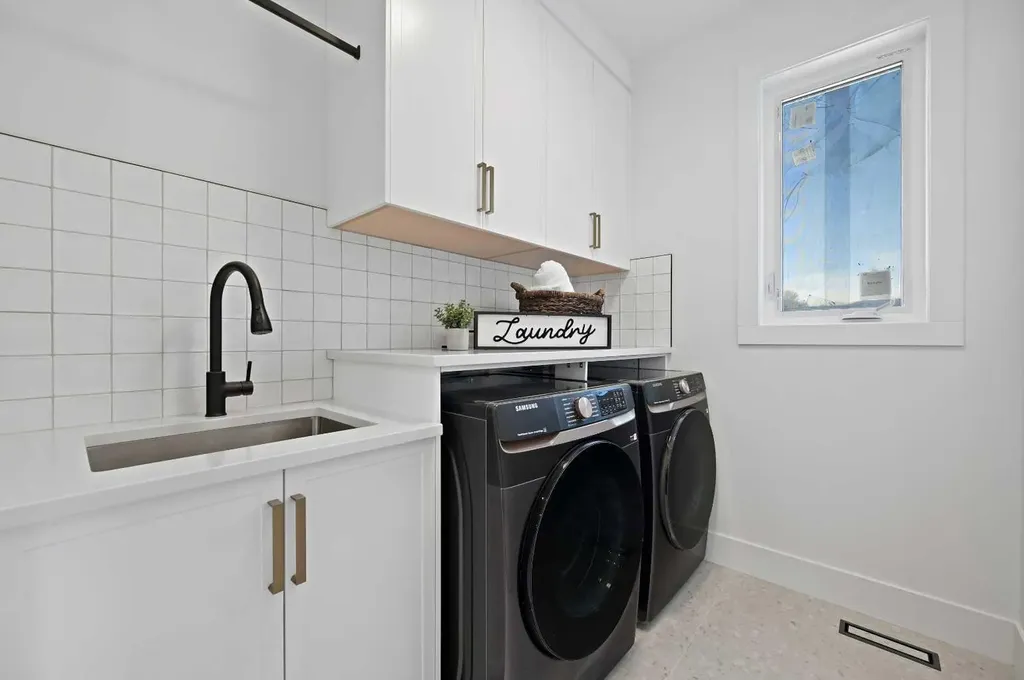 2708 18 Street NW Calgary AB T2M 3T8