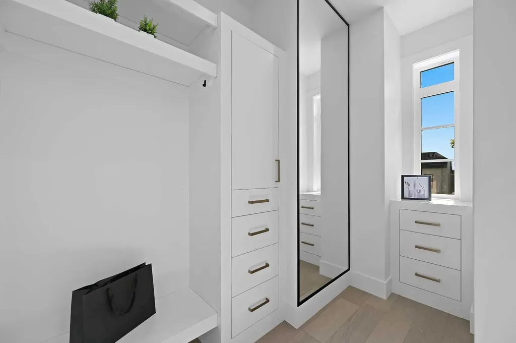 2708 18 Street NW Calgary AB T2M 3T8