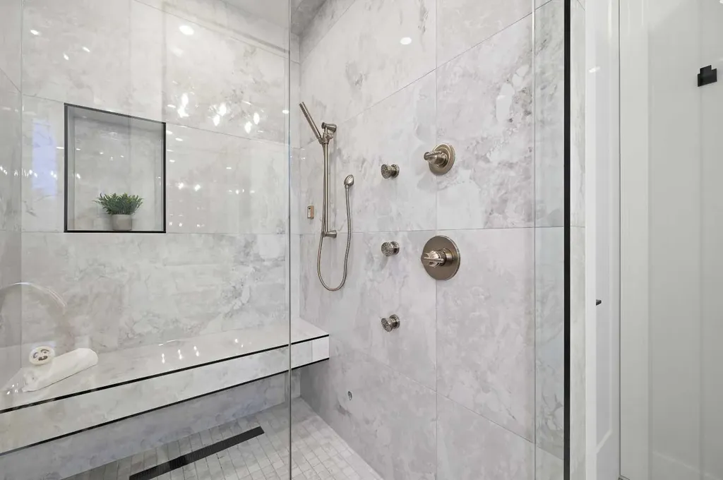 2708 18 Street NW Calgary AB T2M 3T8