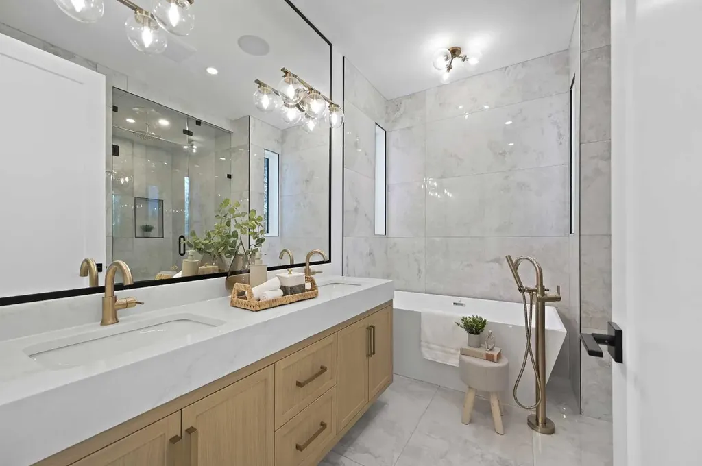 2708 18 Street NW Calgary AB T2M 3T8