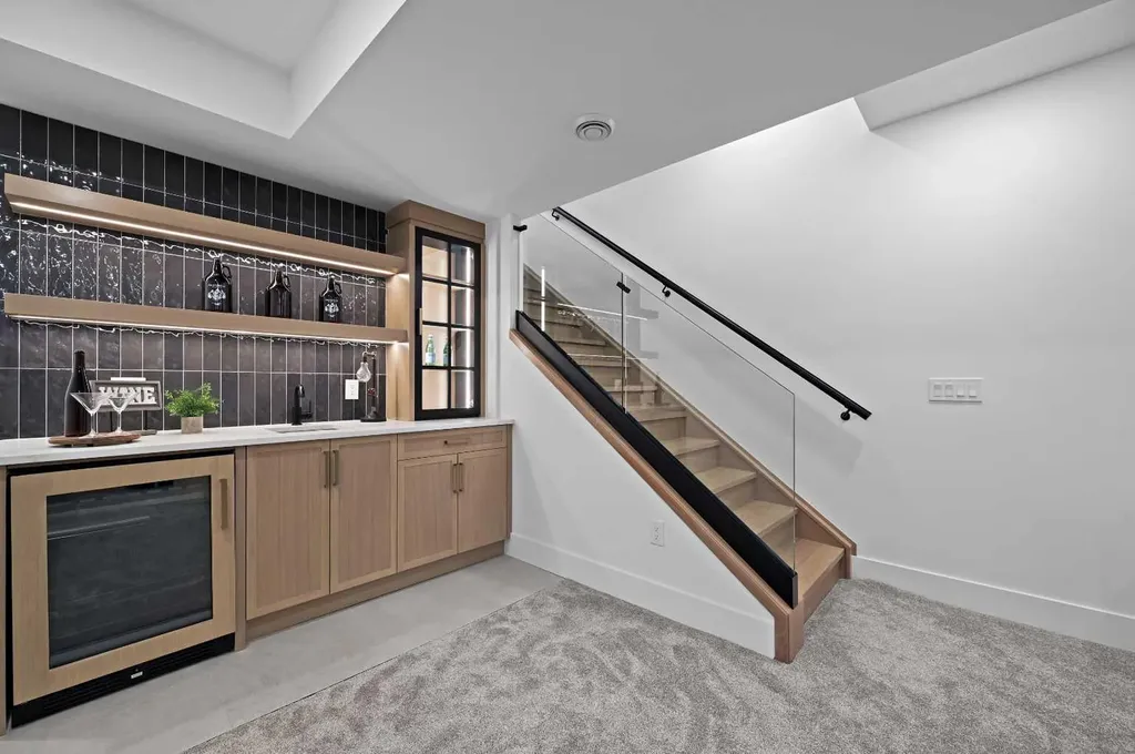 2708 18 Street NW Calgary AB T2M 3T8
