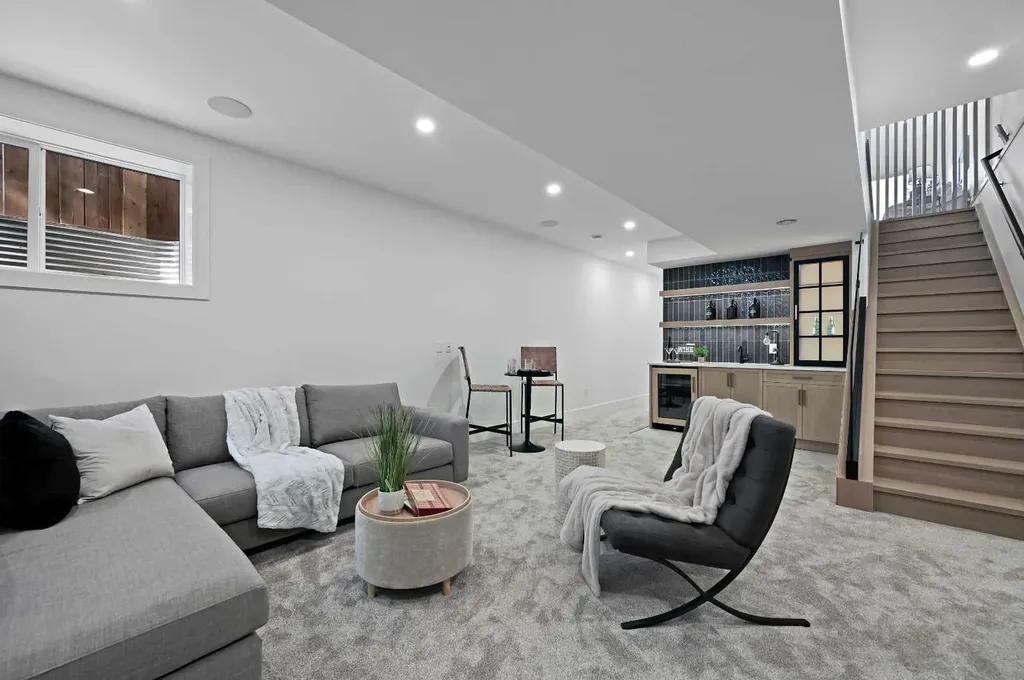 2708 18 Street NW Calgary AB T2M 3T8