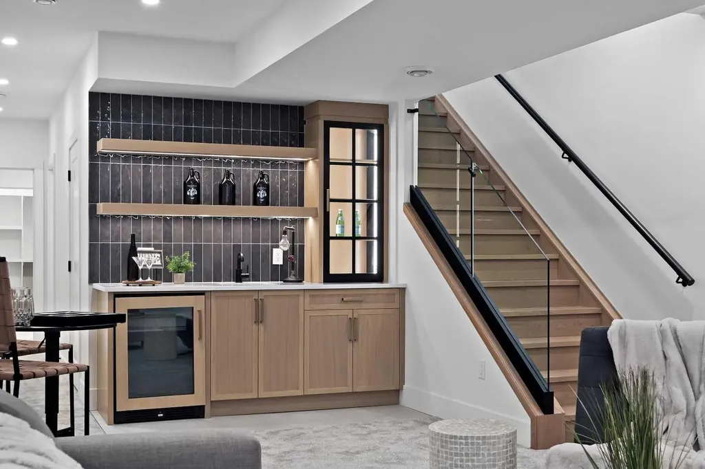 2708 18 Street NW Calgary AB T2M 3T8