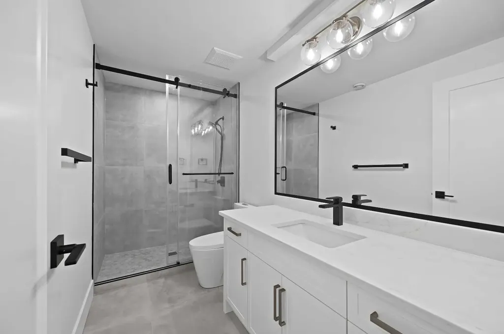 2708 18 Street NW Calgary AB T2M 3T8