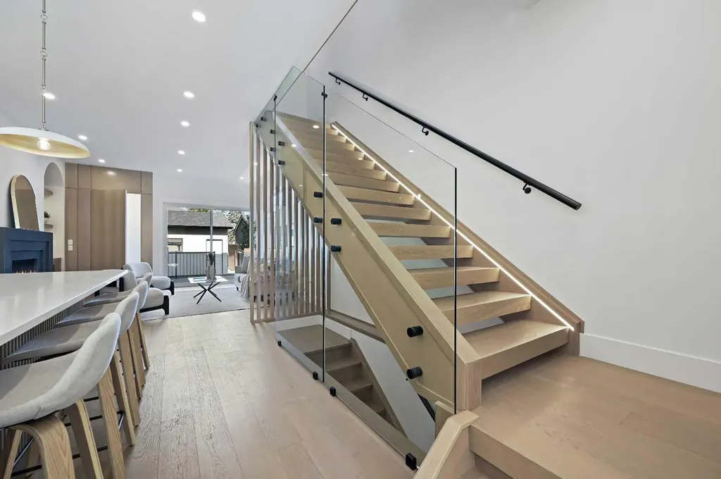 2708 18 Street NW Calgary AB T2M 3T8