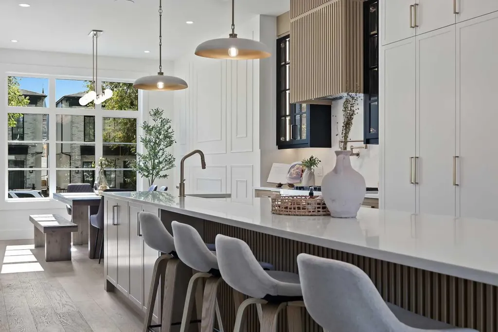 2708 18 Street NW Calgary AB T2M 3T8
