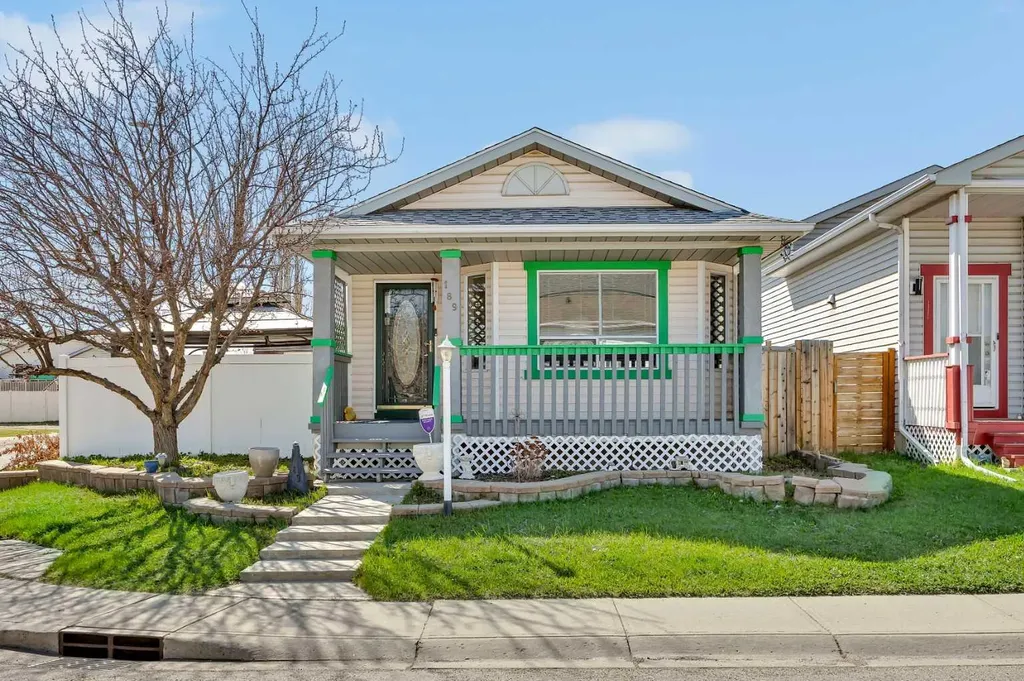 189 Applemead Close SE Calgary AB T2A 7S6