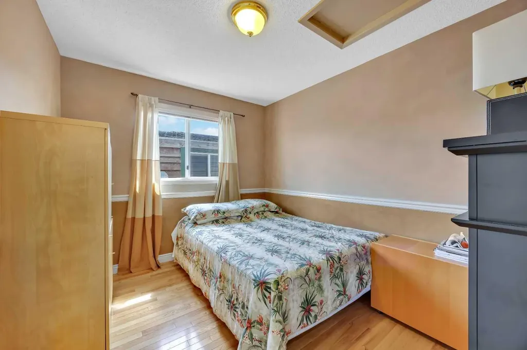 189 Applemead Close SE Calgary AB T2A 7S6
