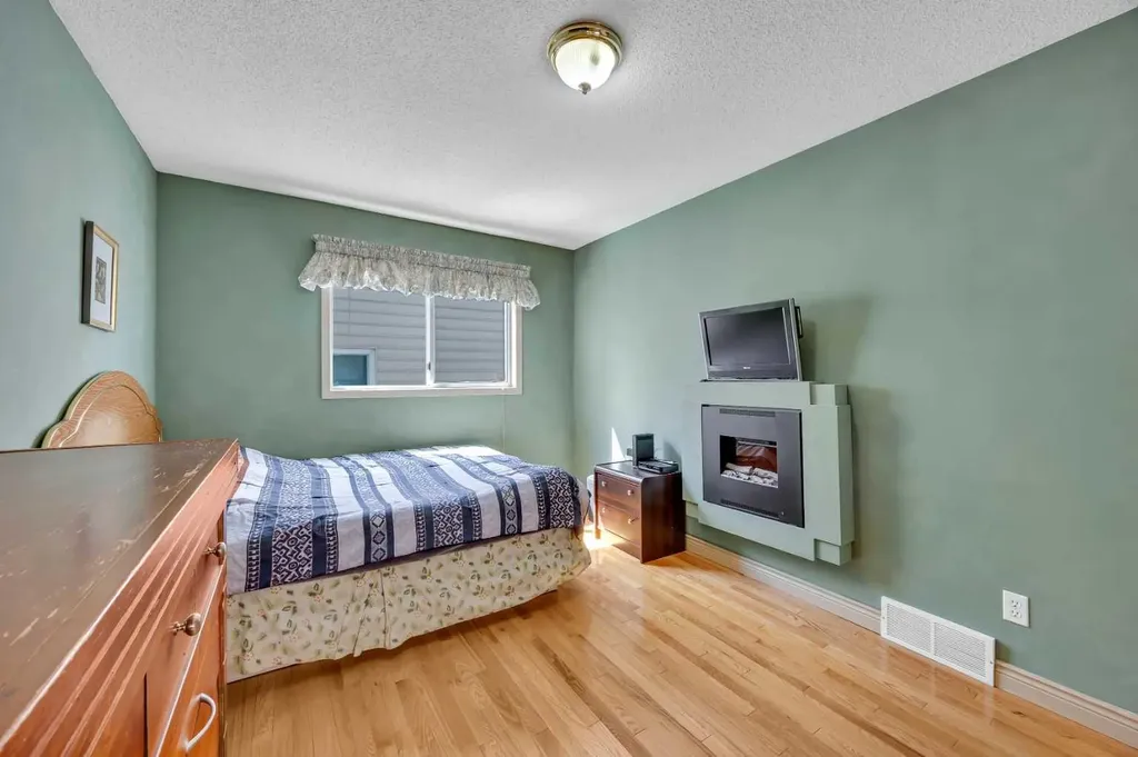 189 Applemead Close SE Calgary AB T2A 7S6
