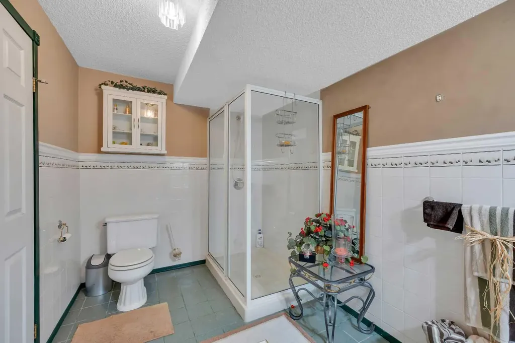 189 Applemead Close SE Calgary AB T2A 7S6