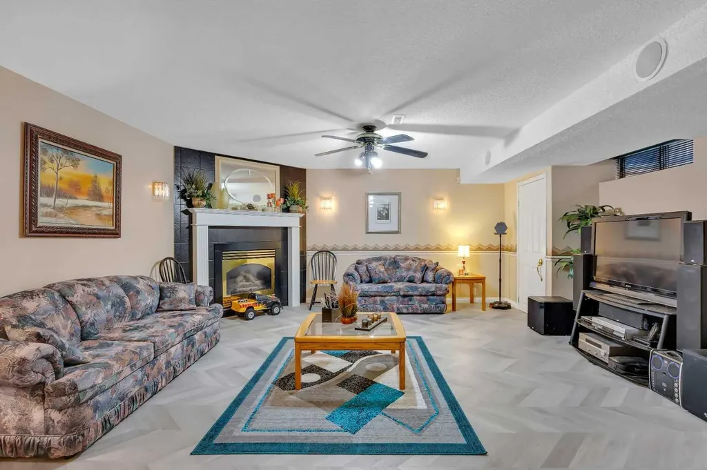 189 Applemead Close SE Calgary AB T2A 7S6