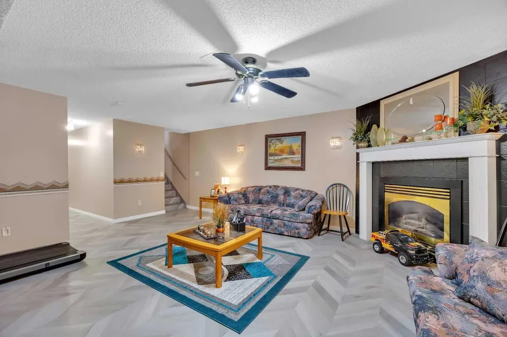 189 Applemead Close SE Calgary AB T2A 7S6