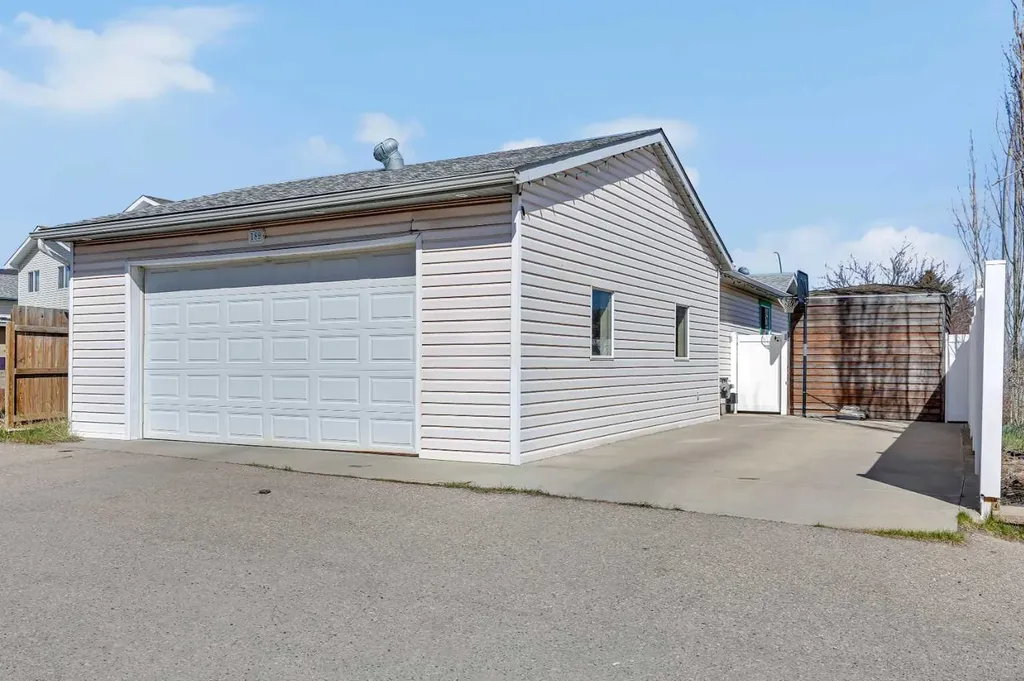 189 Applemead Close SE Calgary AB T2A 7S6