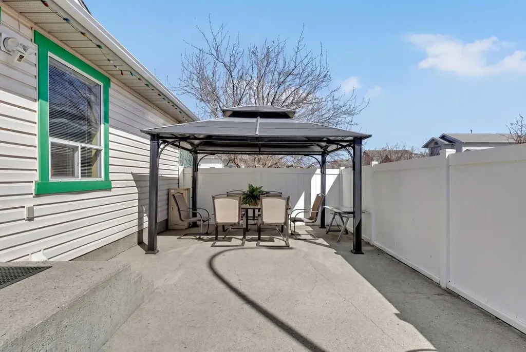 189 Applemead Close SE Calgary AB T2A 7S6