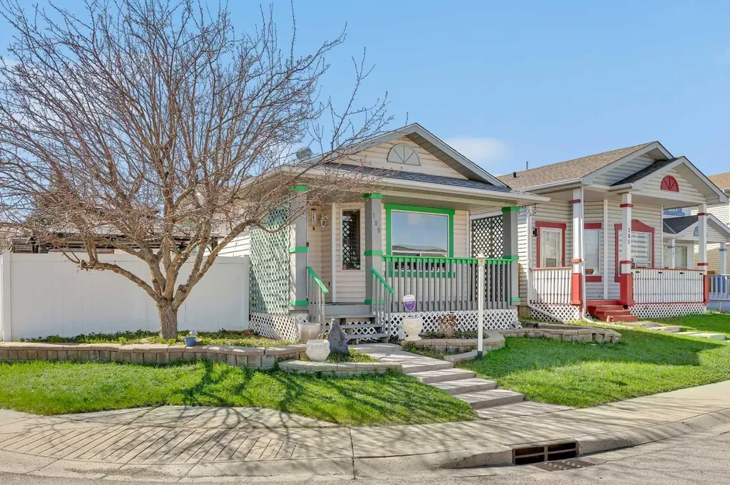 189 Applemead Close SE Calgary AB T2A 7S6