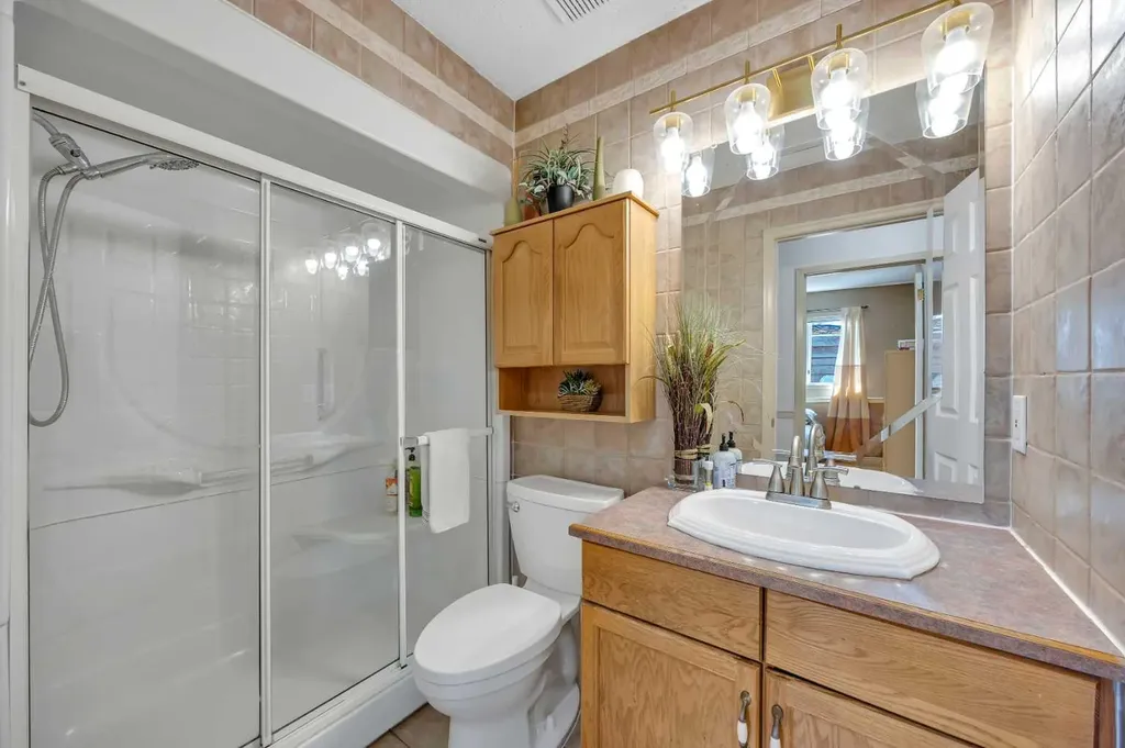 189 Applemead Close SE Calgary AB T2A 7S6