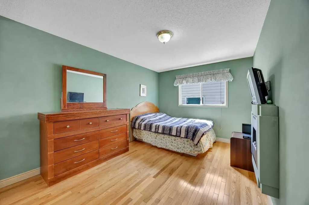 189 Applemead Close SE Calgary AB T2A 7S6