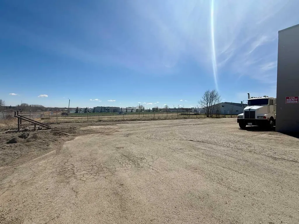 5112 47 Avenue Innisfail AB T4G 1P5