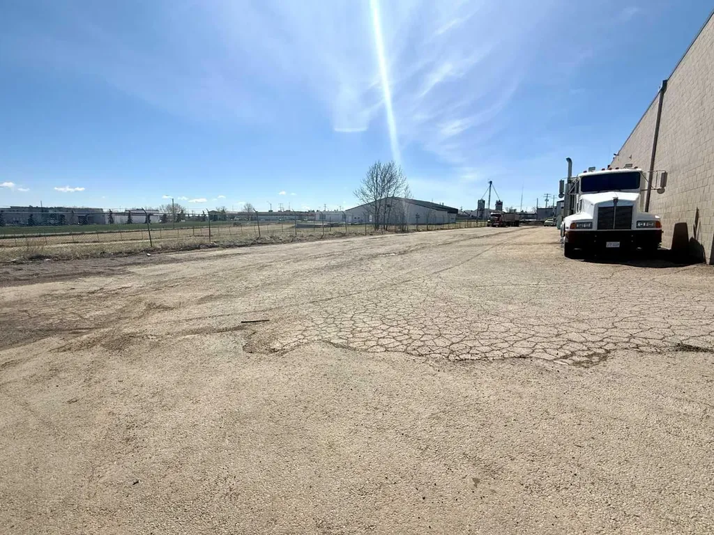 5112 47 Avenue Innisfail AB T4G 1P5