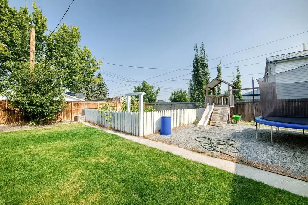 207 Milnes Street Nobleford Street Nobleford AB T0L1S0