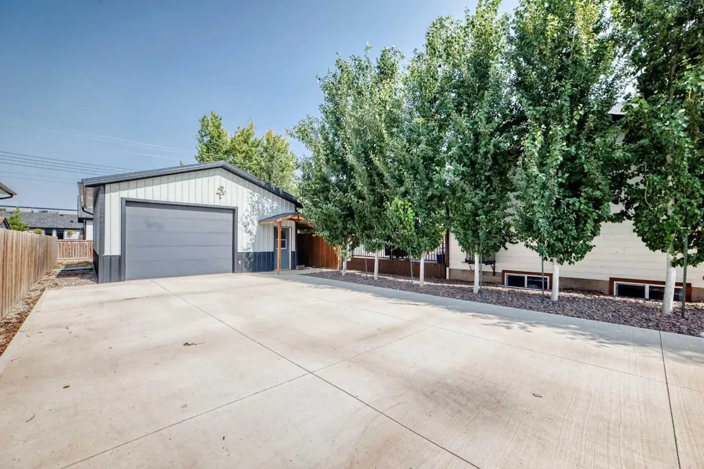 207 Milnes Street Nobleford Street Nobleford AB T0L1S0
