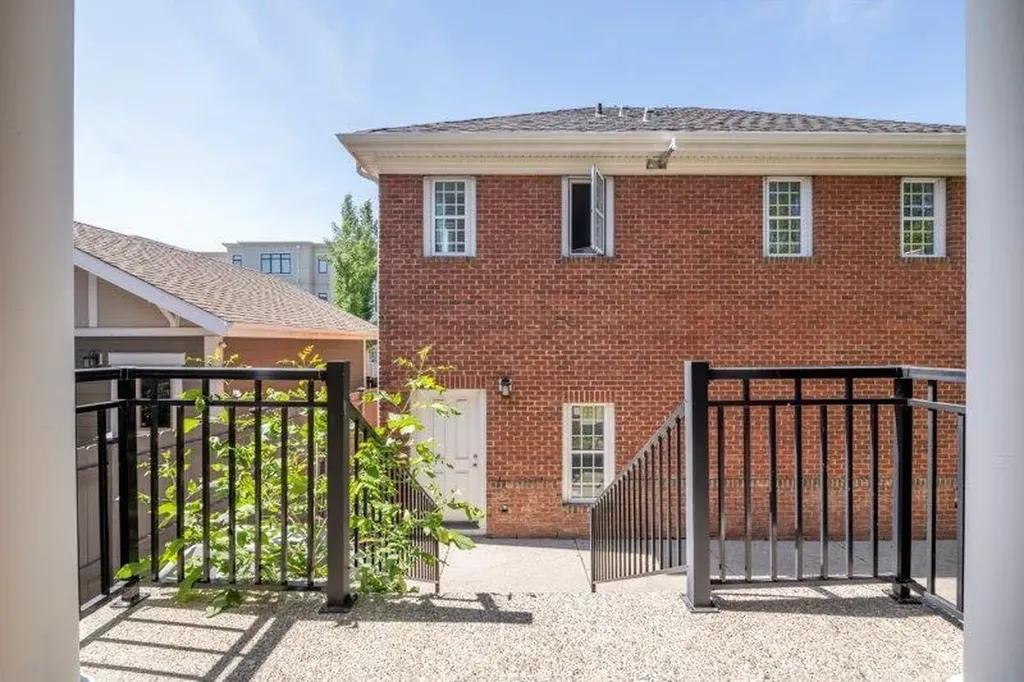 1 Murmansk Way SW Calgary AB T3E 7A8
