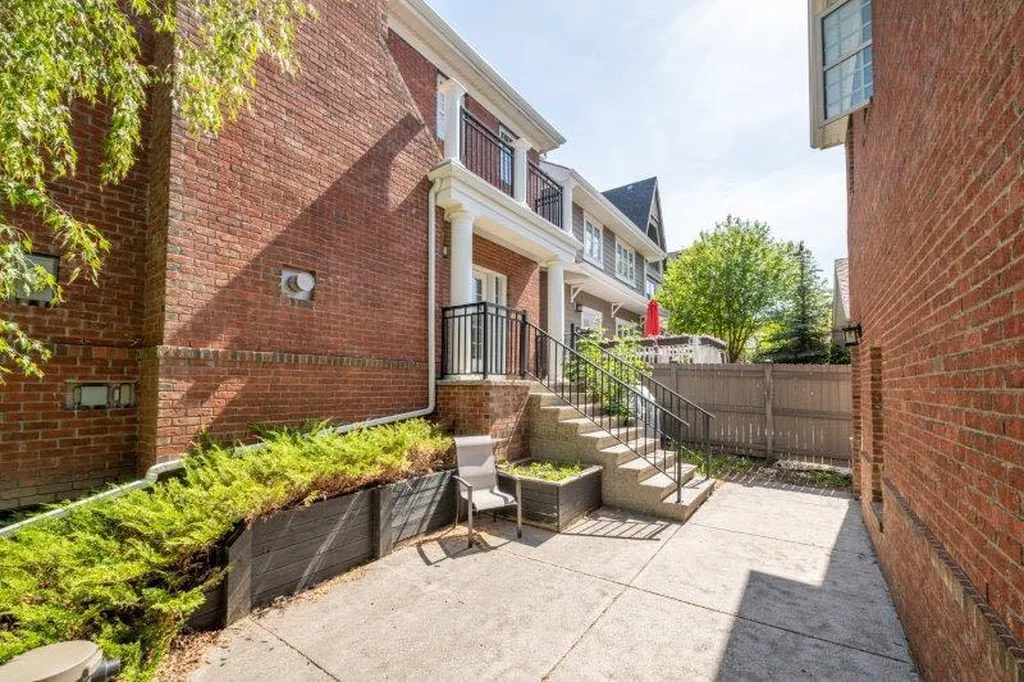 1 Murmansk Way SW Calgary AB T3E 7A8