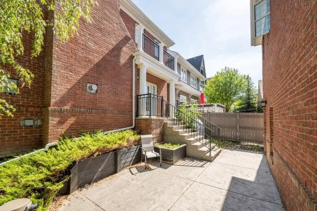 1 Murmansk Way SW Calgary AB T3E 7A8