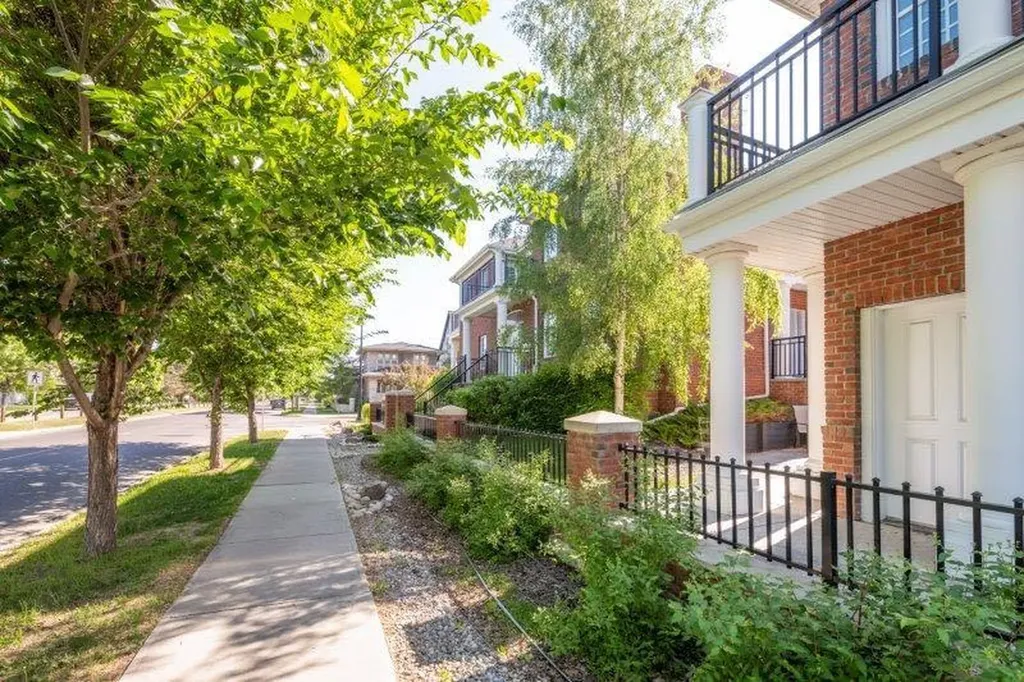1 Murmansk Way SW Calgary AB T3E 7A8