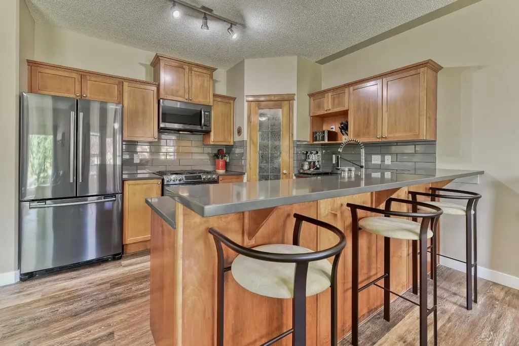 406 Rocky Vista Gardens NW Calgary AB T3G 5V1