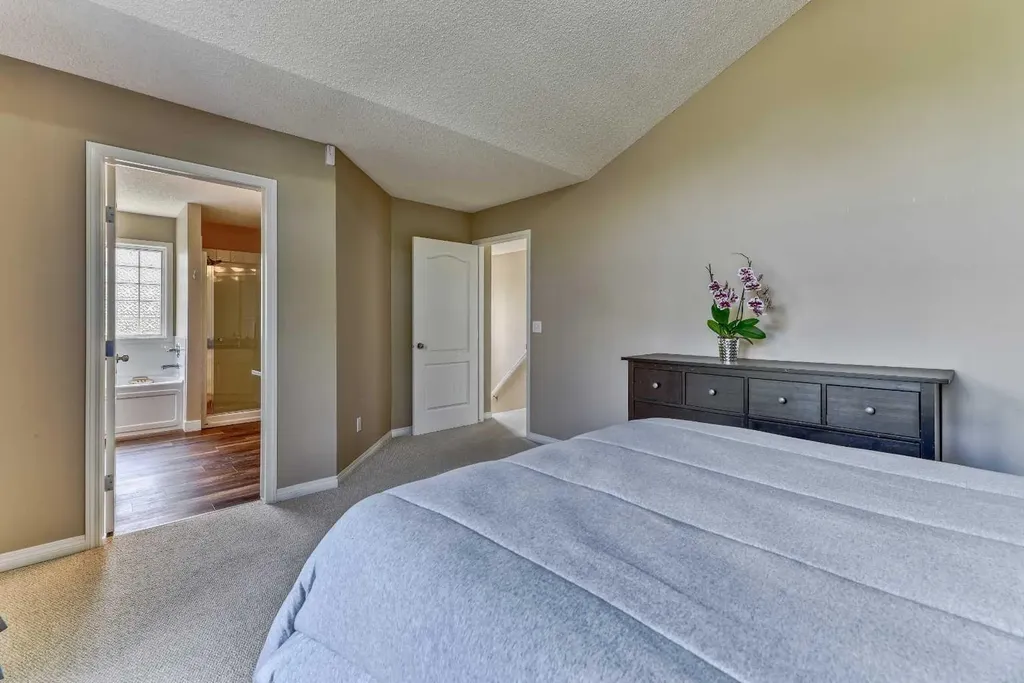 406 Rocky Vista Gardens NW Calgary AB T3G 5V1