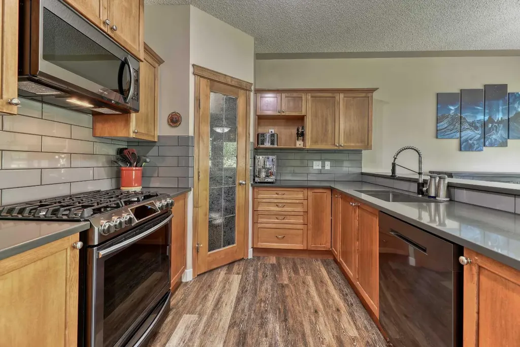 406 Rocky Vista Gardens NW Calgary AB T3G 5V1