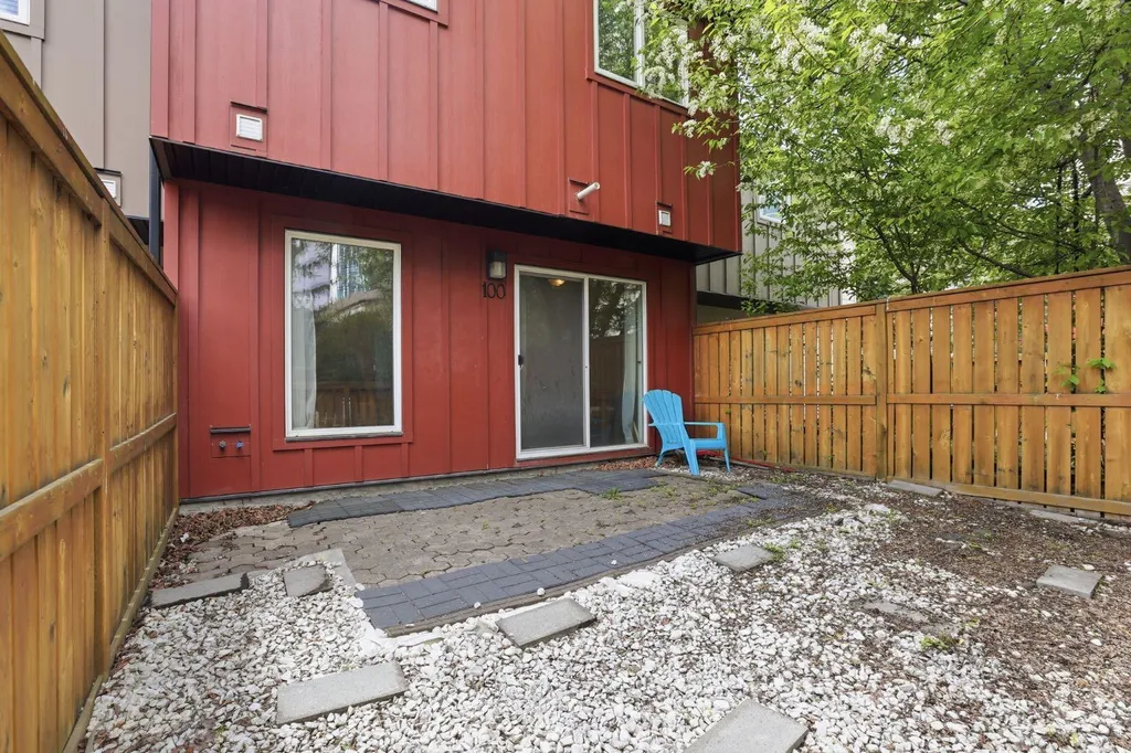 4740 Dalton Drive NW Calgary AB T3A 2H4