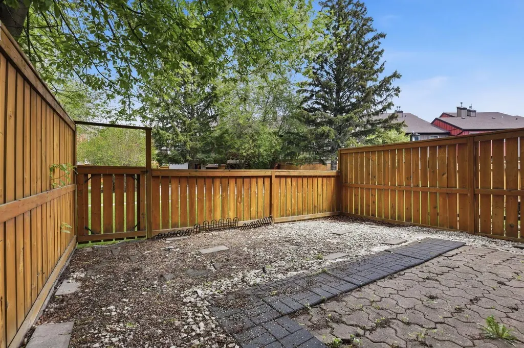 4740 Dalton Drive NW Calgary AB T3A 2H4