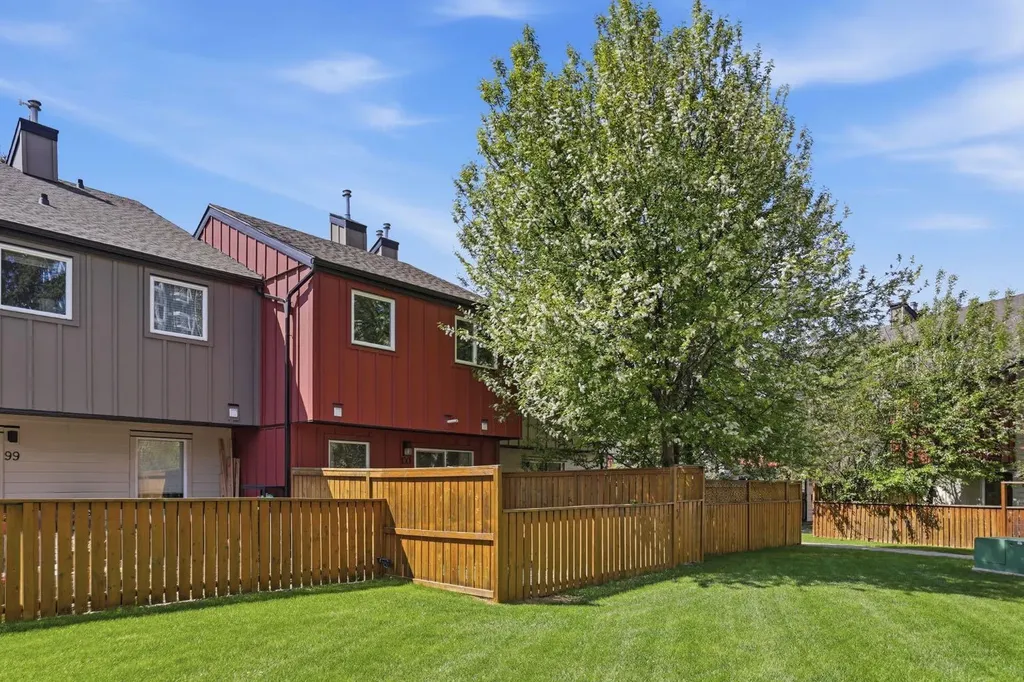 4740 Dalton Drive NW Calgary AB T3A 2H4