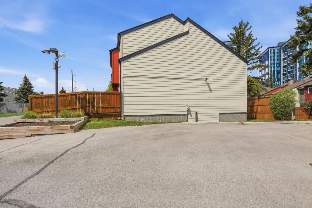 4740 Dalton Drive NW Calgary AB T3A 2H4