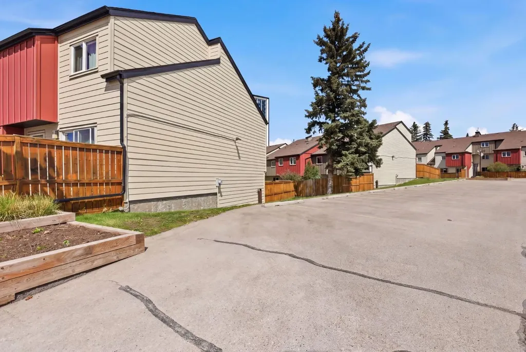 4740 Dalton Drive NW Calgary AB T3A 2H4