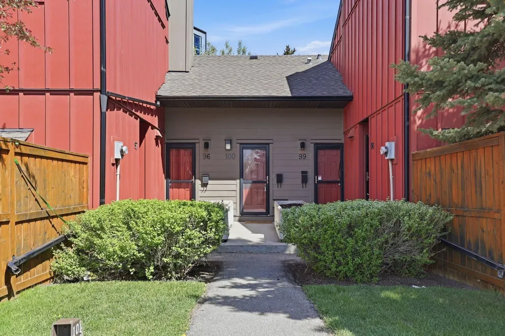 4740 Dalton Drive NW Calgary AB T3A 2H4