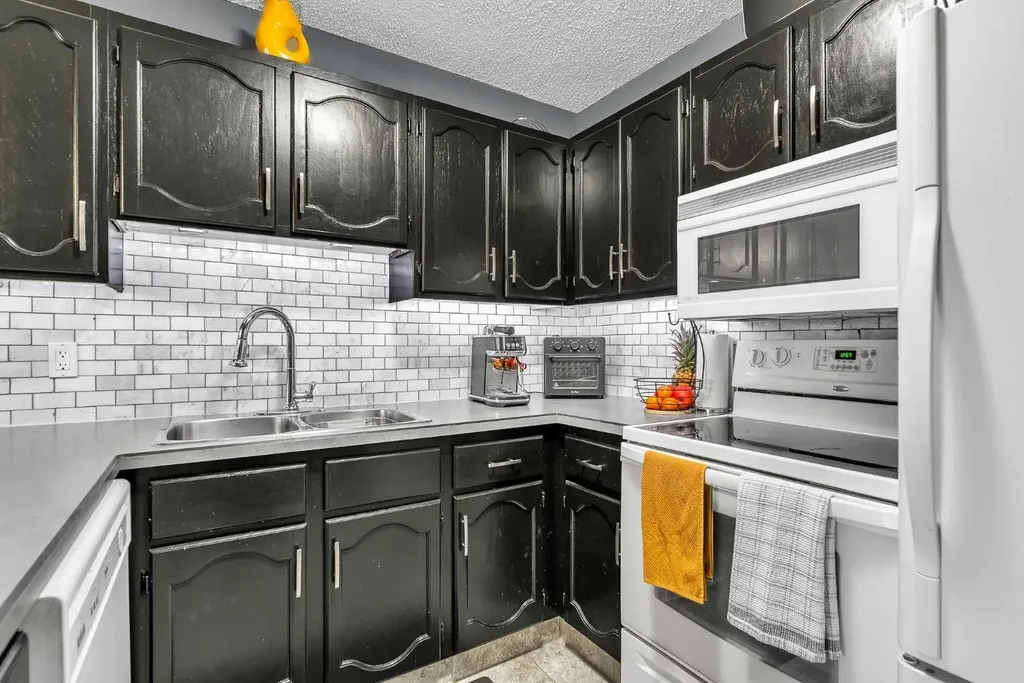 1001 68 Avenue SW Calgary AB T2V 4X1