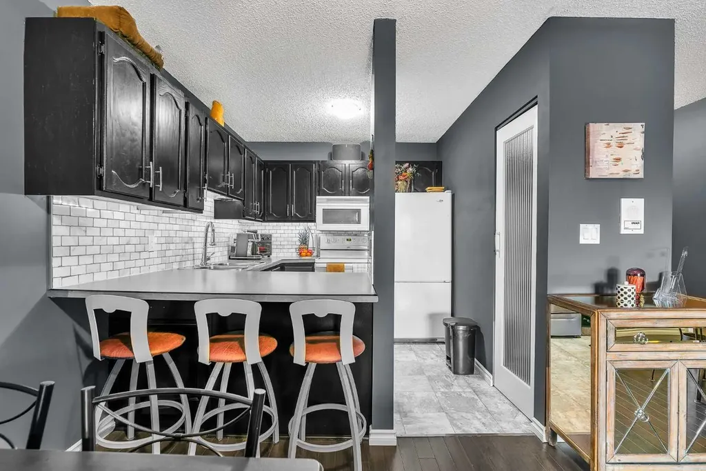 1001 68 Avenue SW Calgary AB T2V 4X1